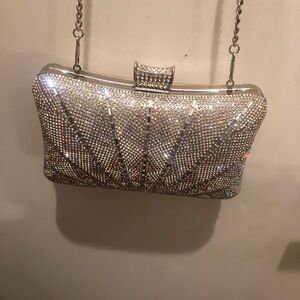Lovely Silver and Sequined party 🎉 purse 👛. Fun little gem 💎